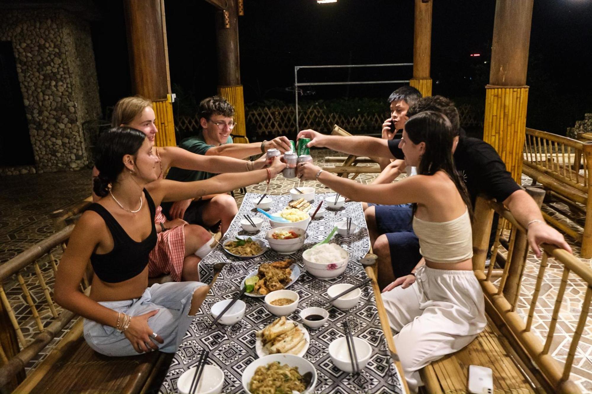 Nha Tan - Mai Chau Homestay And Tours Екстер'єр фото