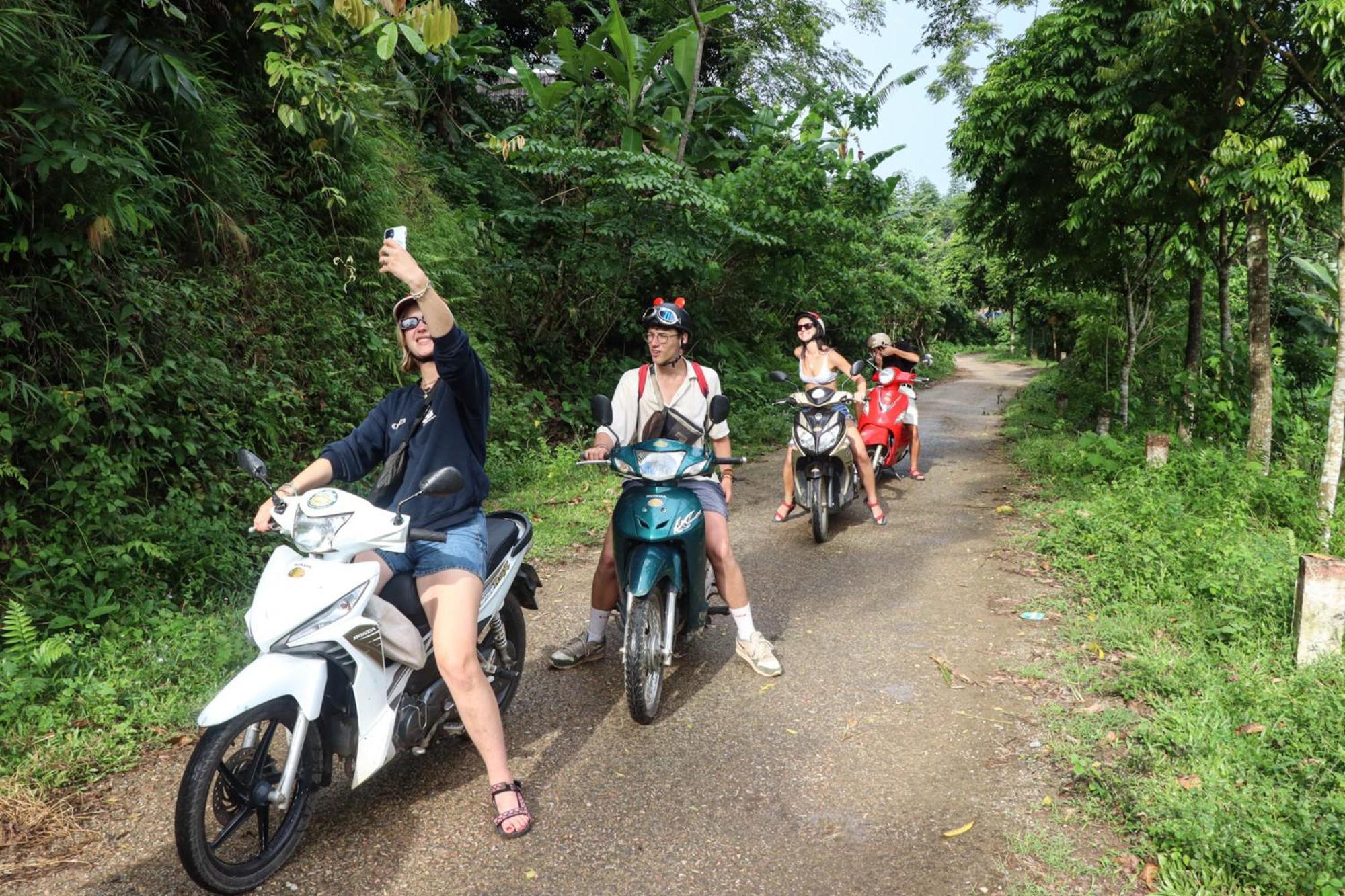 Nha Tan - Mai Chau Homestay And Tours Екстер'єр фото